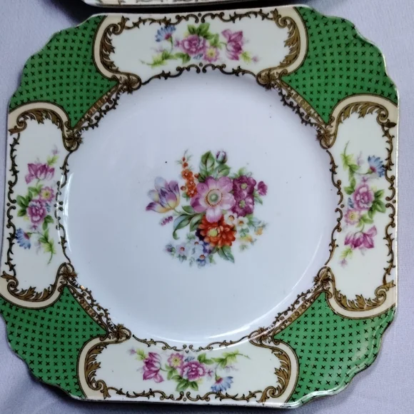 Vintage Floral Green and White Ceramic Plates - Picture 3 of 7